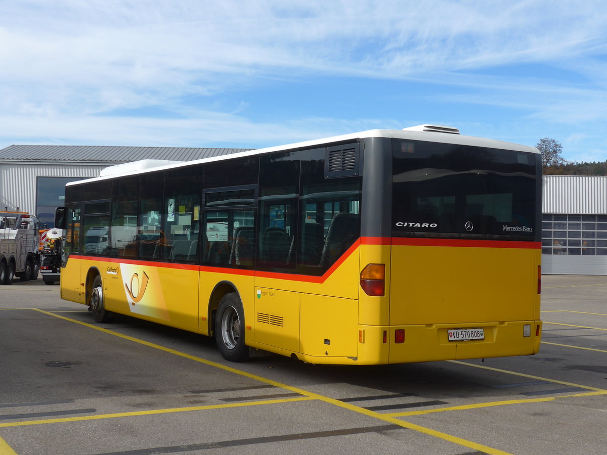 (186'034) - CarPostal Ouest - VD 570'808 - Mercedes (ex SAPJV, L'Isle Nr. 2) am 21. Oktober 2017 in Develier, Parkplatz