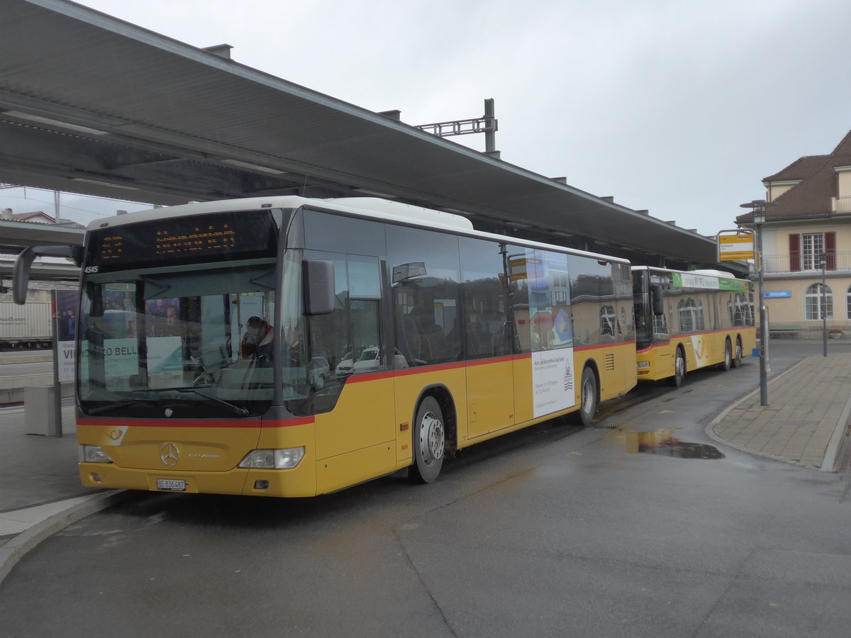 (186'103) - PostAuto Bern - BE 846'487 - Mercedes (ex Nr. 533; ex BE 653'387) am 22. Oktober 2017 beim Bahnhof Spiez