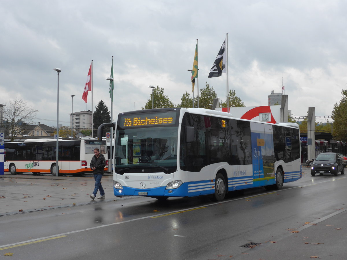 (186'137) - WilMobil, Wil - Nr. 257/SG 309'232 - Mercedes am 27. Oktober 2017 beim Bahnhof Wil