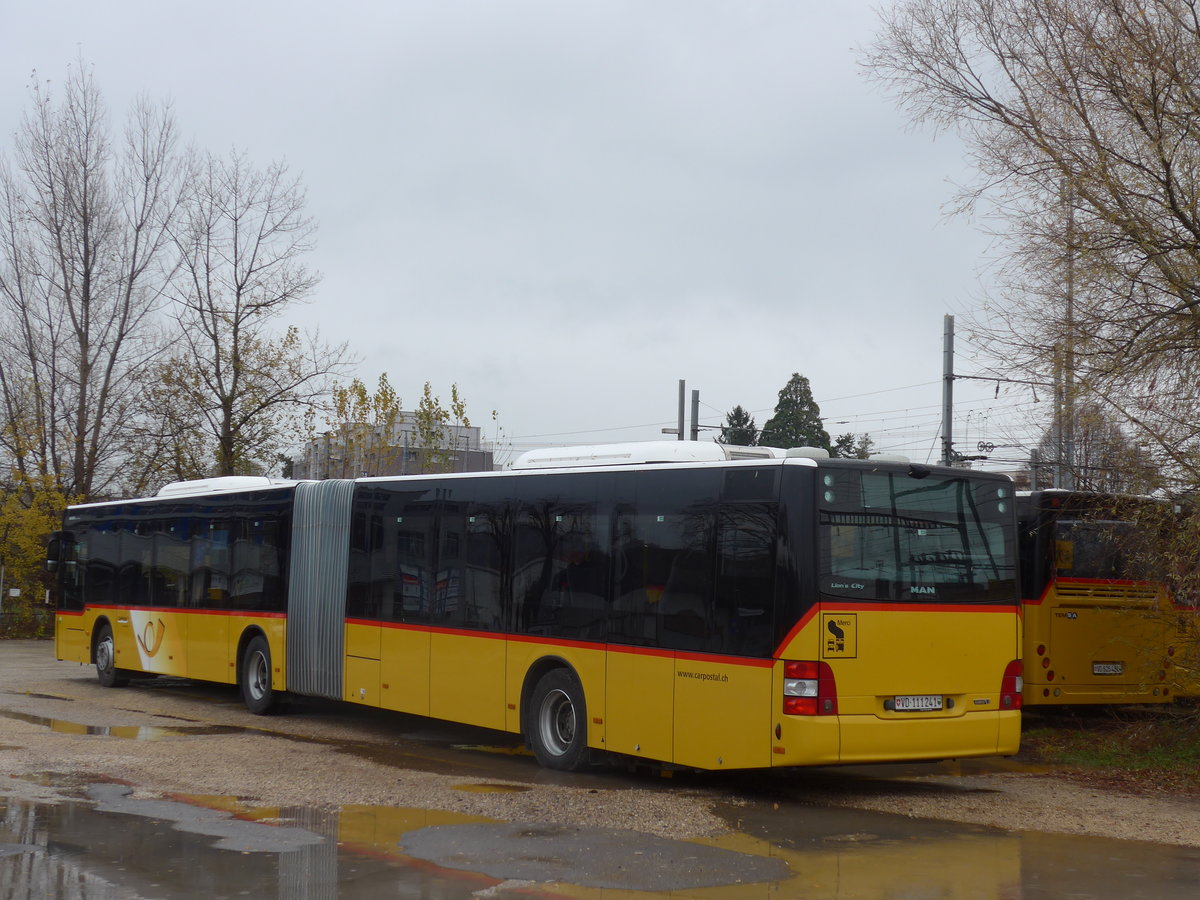 (186'661) - CarPostal Ouest - VD 111'241 - MAN am 25. November 2017 in Yverdon, Garage