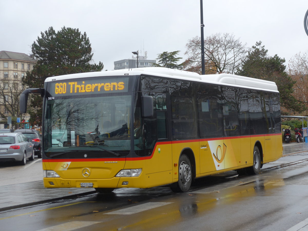 (186'674) - CarPostal Ouest - VD 510'289 - Mercedes am 25. November 2017 beim Bahnhof Yverdon