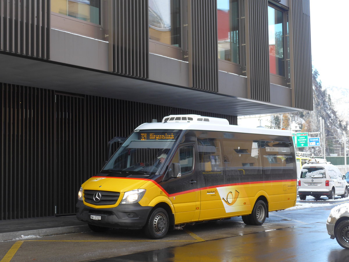 (186'825) - Thepra, Stans - Nr. 27/NW 27'327 - Mercedes am 9. Dezember 2017 beim Bahnhof Stansstad