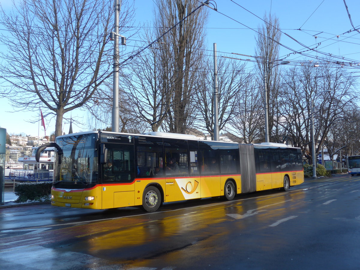 (186'833) - Bucheli, Kriens - Nr. 26/LU 15'559 - MAN am 9. Dezember 2017 beim Bahnhof Luzern