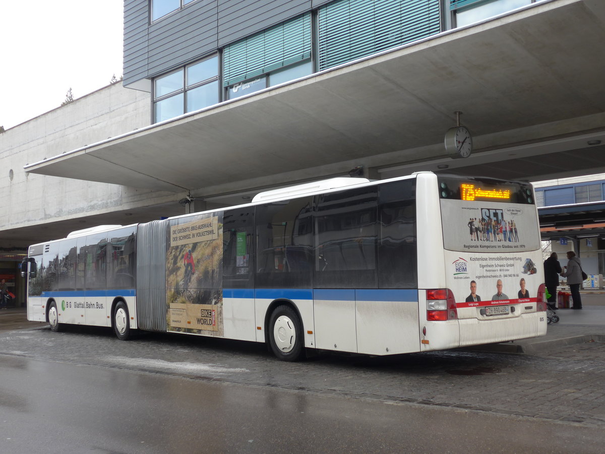 (186'862) - Ryffel, Volketswil - Nr. 85/ZH 890'468 - MAN am 9. Dezember 2017 beim Bahnhof Uster