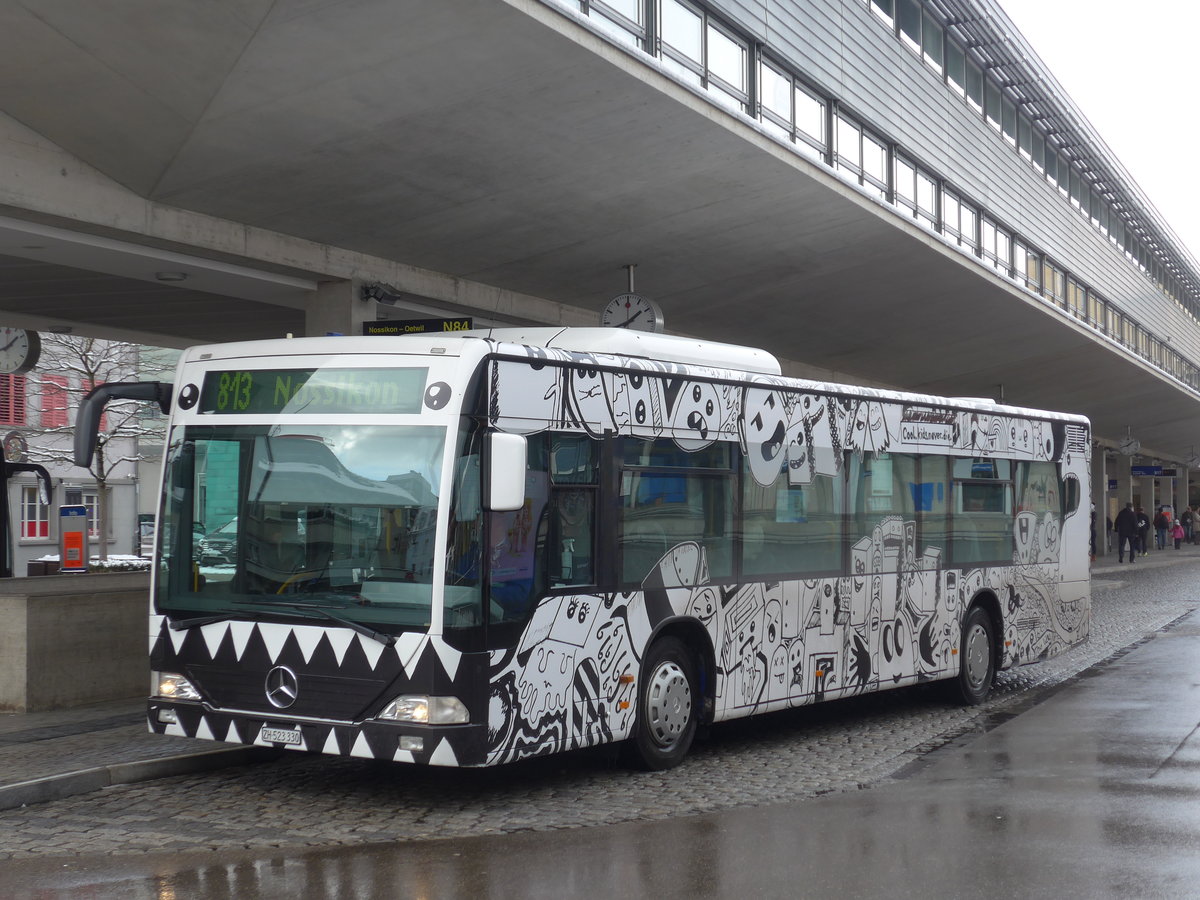 (186'865) - VZO Grningen - Nr. 30/ZH 523'330 - Mercedes am 9. Dezember 2017 beim Bahnhof Uster