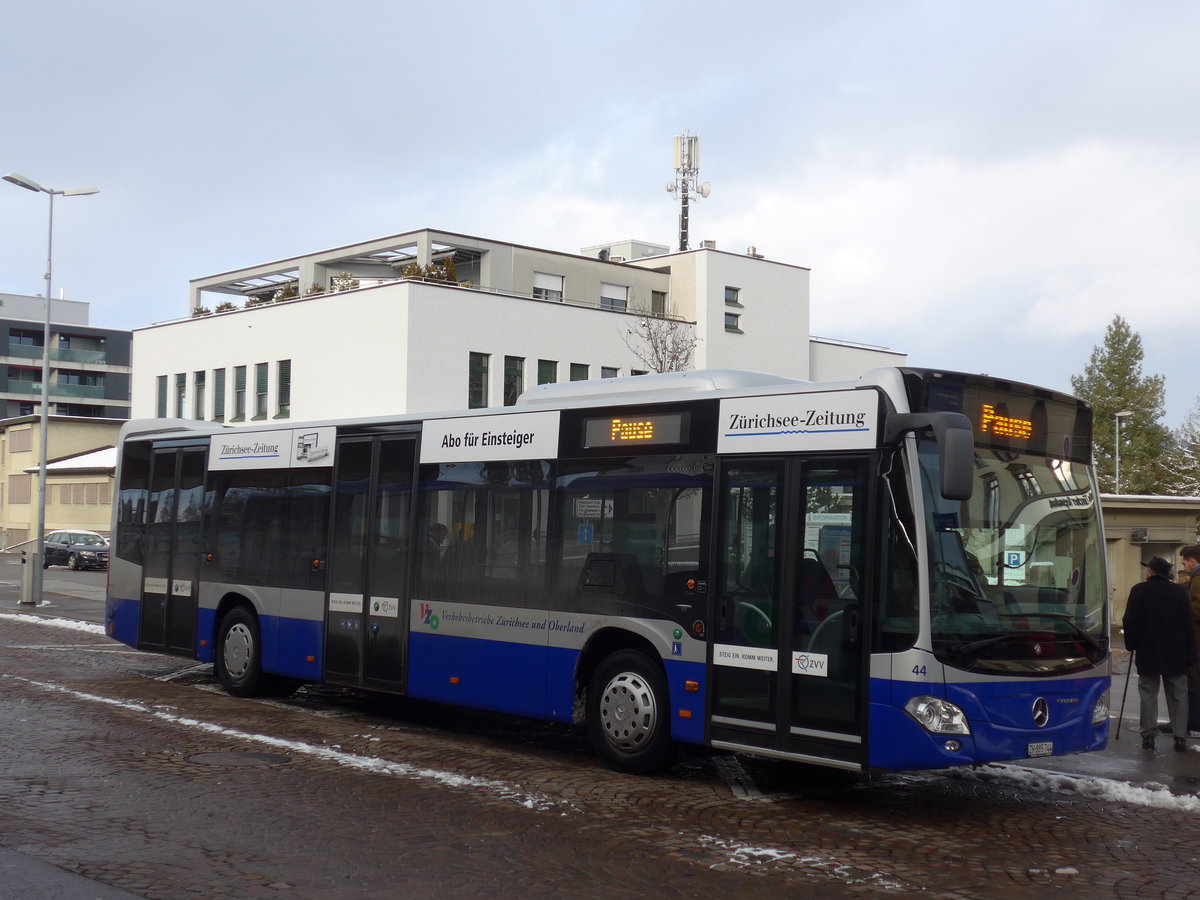 (186'882) - VZO Grningen - Nr. 44/ZH 885'744 - Mercedes am 9. Dezember 2017 beim Bahnhof Wetzikon