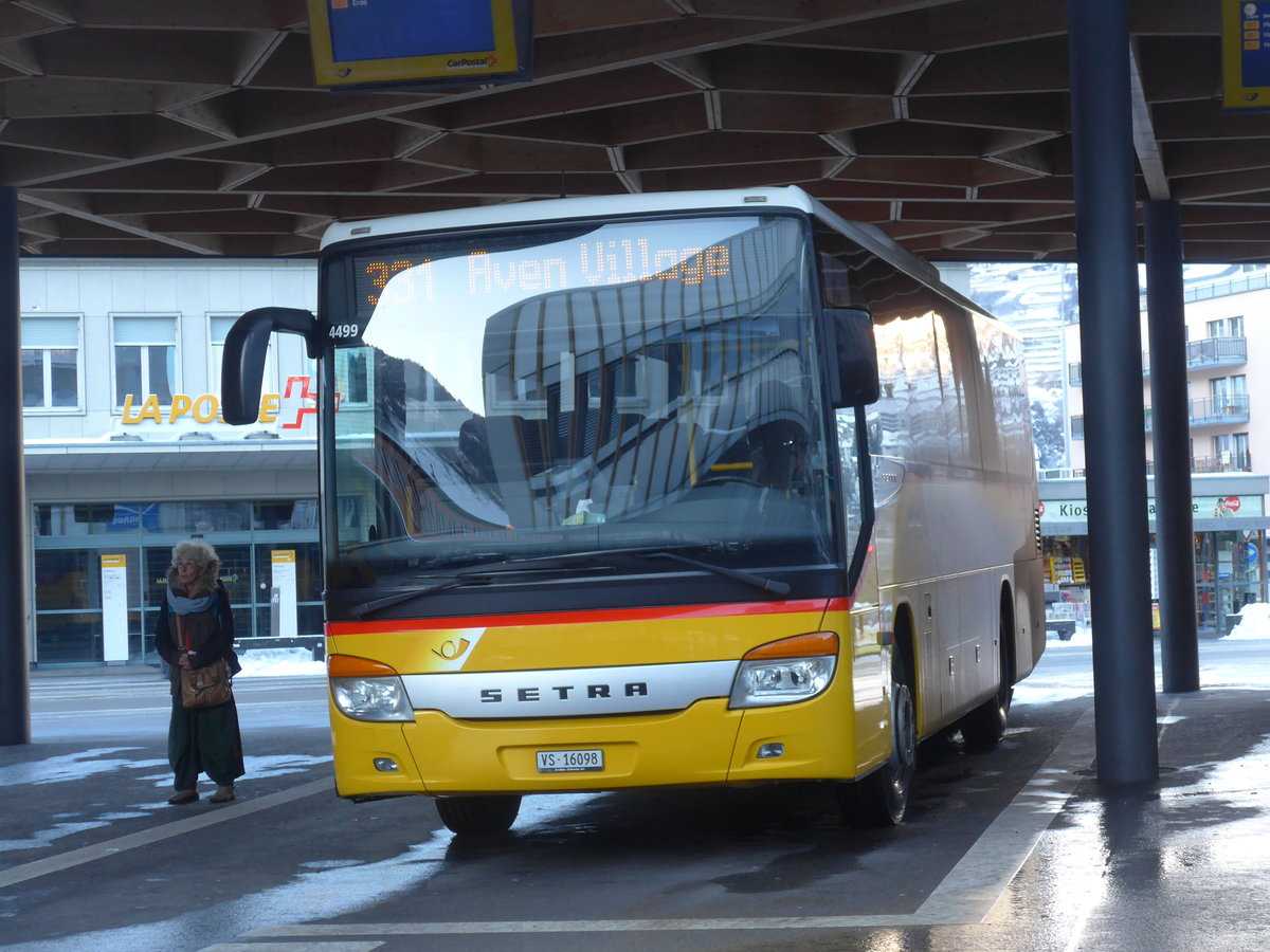 (186'966) - Evquoz, Erde - VS 16'098 - Setra am 17. Dezember 2017 beim Bahnhof Sion