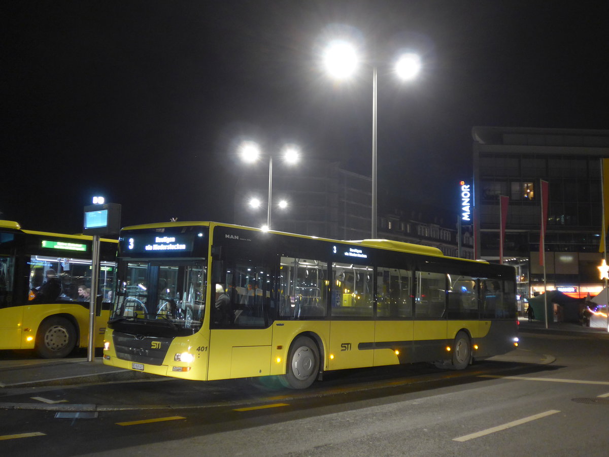 (187'111) - STI Thun - Nr. 401/BE 849'101 - MAN am 18. Dezember 2017 beim Bahnhof Thun