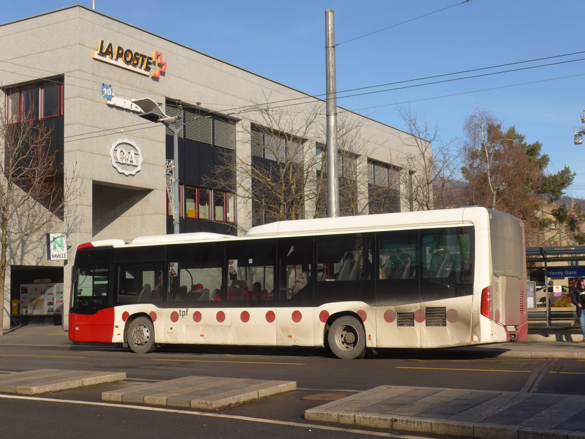 (187'197) - TPF Fribourg - Nr. 41/FR 300'294 - Mercedes am 23. Dezember 2017 beim Bahnhof Vevey