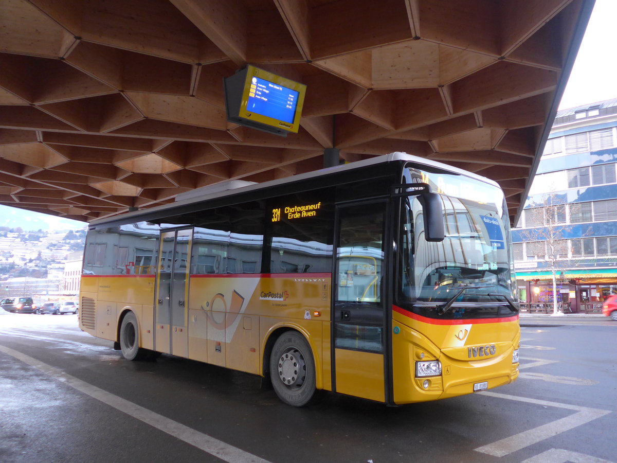 (187'265) - Evquoz, Erde - VS 81'888 - Iveco am 23. Dezember 2017 beim Bahnhof Sion