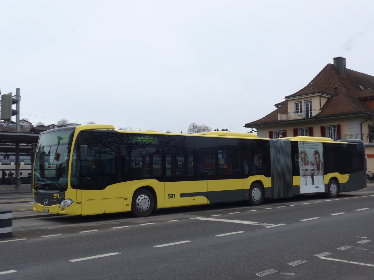 (187'275) - STI Thun - Nr. 162/BE 752'162 - Mercedes am 24. Dezember 2017 beim Bahnhof Spiez