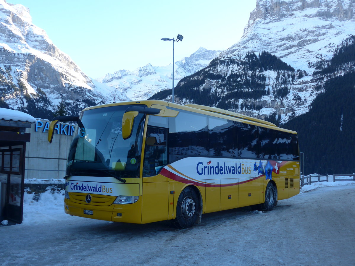 (187'299) - AVG Grindelwald - Nr. 30/BE 171'240 - Mercedes am 24. Dezember 2017 beim Bahnhof Grindelwald