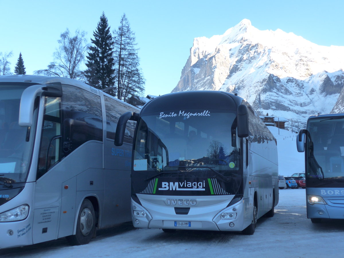 (187'318) - Aus Italien: Magnarelli, Terracina - FD-461 MP - Iveco am 24. Dezember 2017 in Grindelwald, Grund