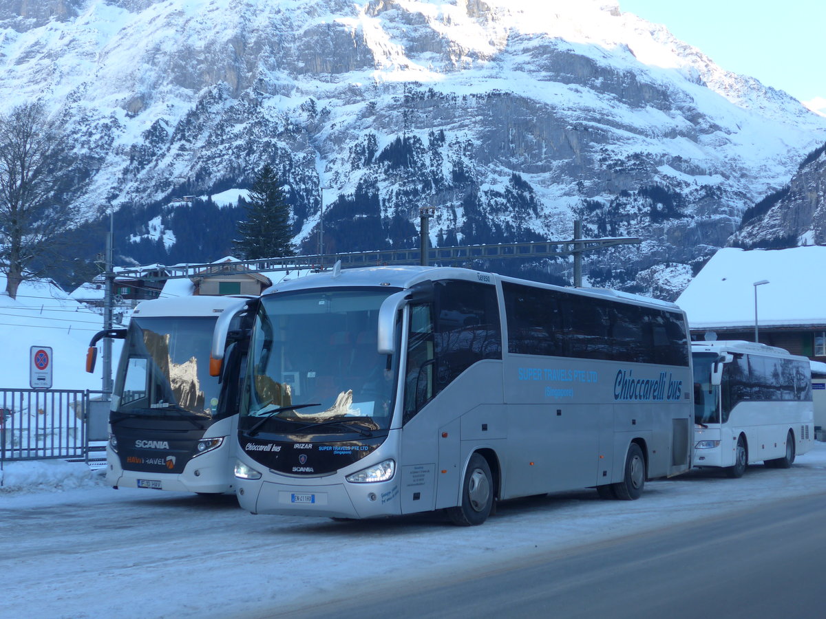 (187'327) - Aus Italien: Chioccarelli, Caivano - EN-411 HX - Scania/Irizar am 24. Dezember 2017 in Grindelwald, Grund