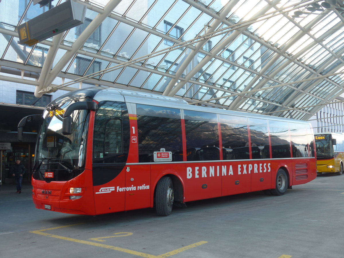 (187'405) - PostAuto Graubnden - GR 162'994 - MAN (ex GR 162'972) am 26. Dezember 2017 in Chur, Postautostation