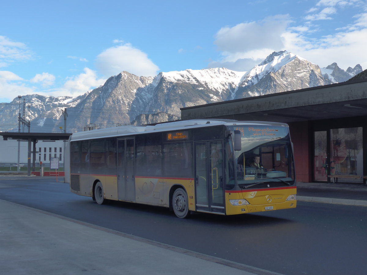 (187'430) - Heim, Flums - SG 5650 - Mercedes am 26. Dezember 2017 beim Bahnhof Sargans