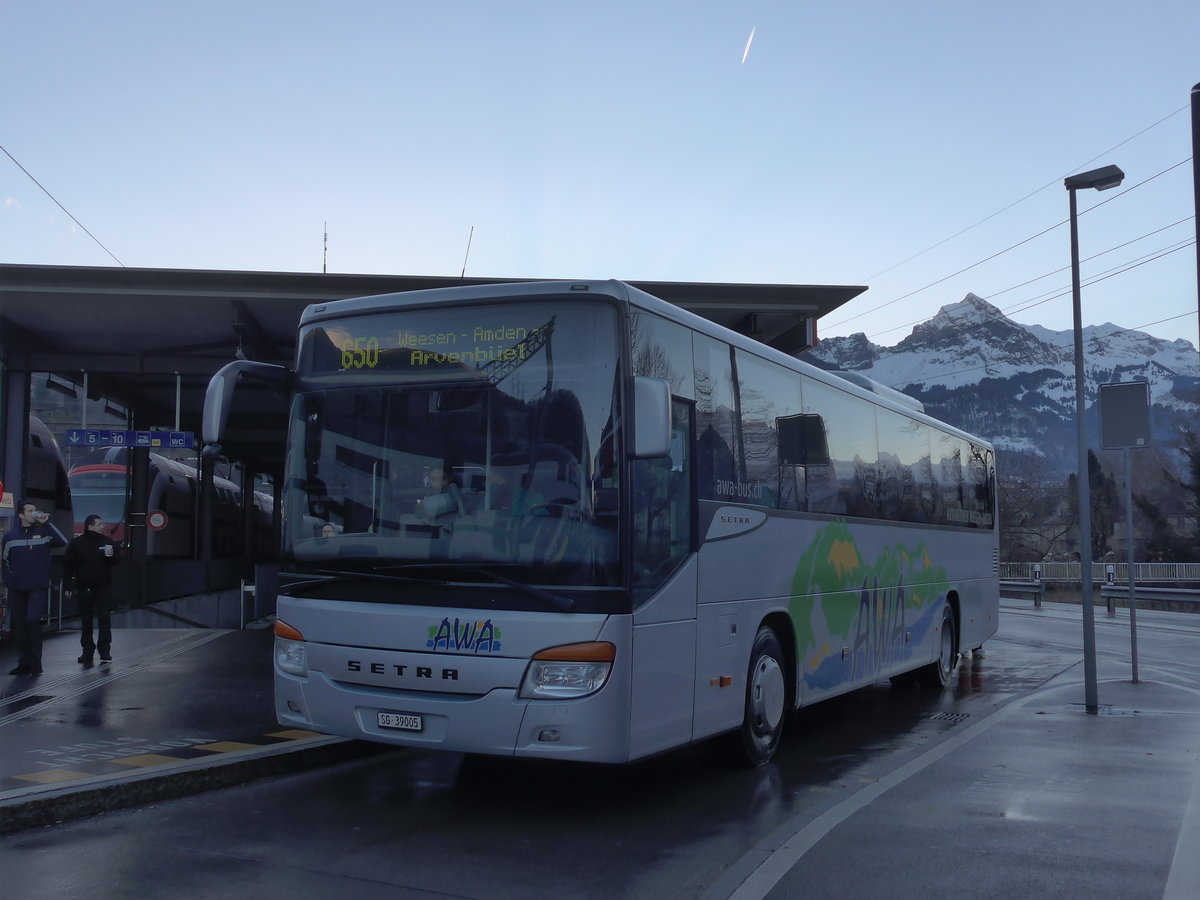 (187'489) - AWA Amden - Nr. 5/SG 39'005 - Setra am 31. Dezember 2017 beim Bahnhof Ziegelbrcke