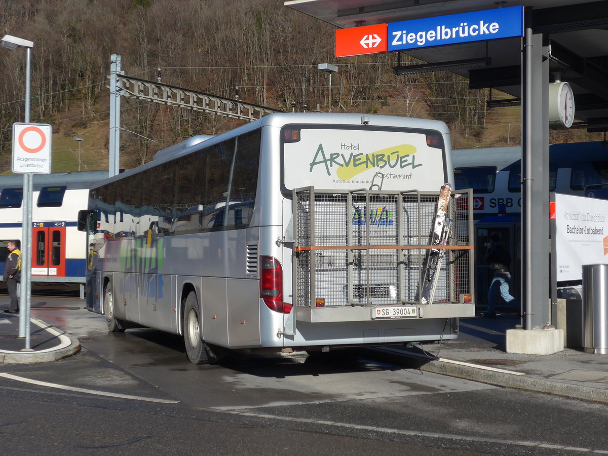 (187'514) - AWA Amden - Nr. 4/SG 39'004 - Setra am 31. Dezember 2017 beim Bahnhof Ziegelbrcke