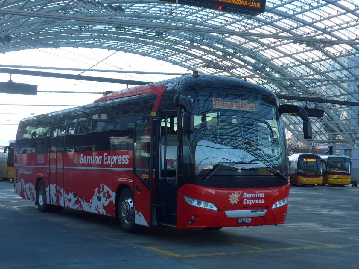 (187'606) - PostAuto Graubnden - GR 162'993 - Neoplan am 1. Januar 2018 in Chur, Postautostation