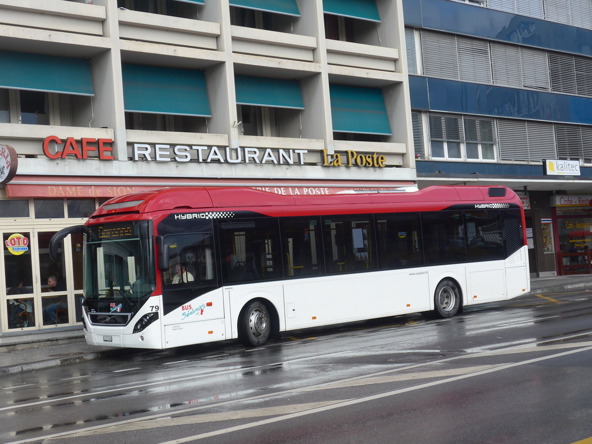 (188'423) - PostAuto Wallis - Nr. 79/VS 471'469 - Volvo am 11. Februar 2018 beim Bahnhof Sion