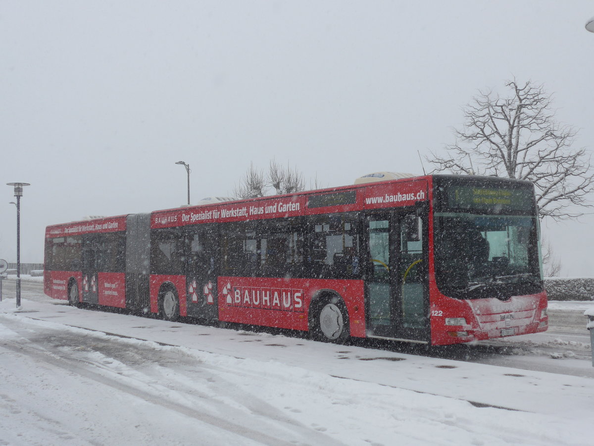 (188'462) - STI Thun - Nr. 122/BE 700'122 - MAN am 12. Februar 2018 beim Bahnhof Spiez