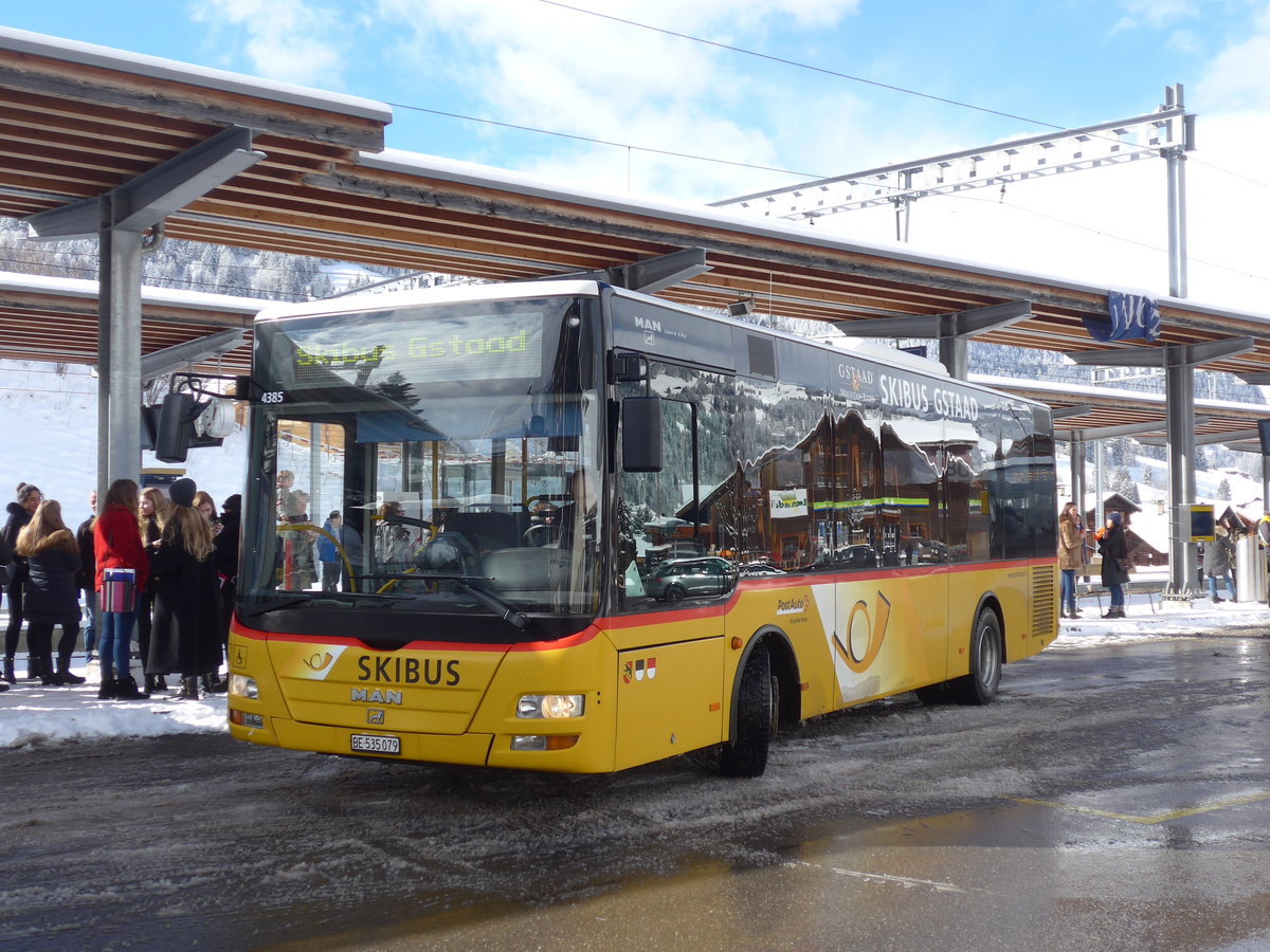 (188'473) - PostAuto Bern - BE 535'079 - MAN/Gppel (ex Nr. 217; ex RBS Worblaufen Nr. 217) am 12. Februar 2018 beim Bahnhof Gstaad