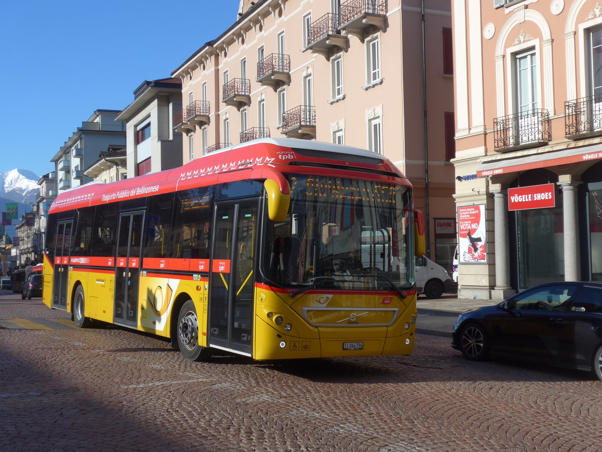 (188'566) - Chiesa, Riazzino - Nr. CB4/TI 264'794 - Volvo am 14. Februar 2018 beim Bahnhof Bellinzona