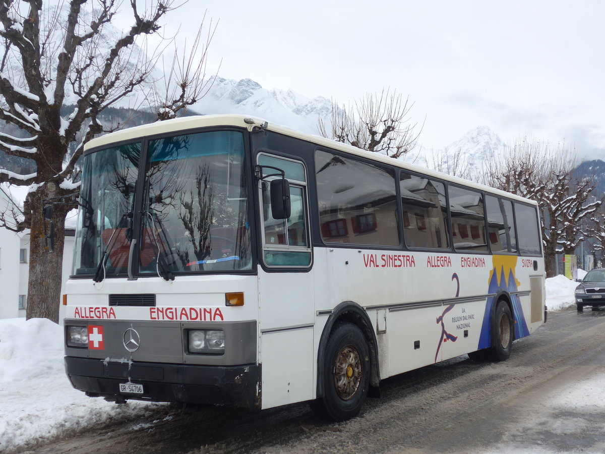 (188'746) - Kurhaus Val Sinestra, Sent - GR 54'706 - Mercedes/Lauber (ex Balzarolo, Poschiavo; ex Semadeni, Poschiavo; ex Kasper, Poschiavo) am 16. Februar 2018 beim Bahnhof Scuol-Tarasp