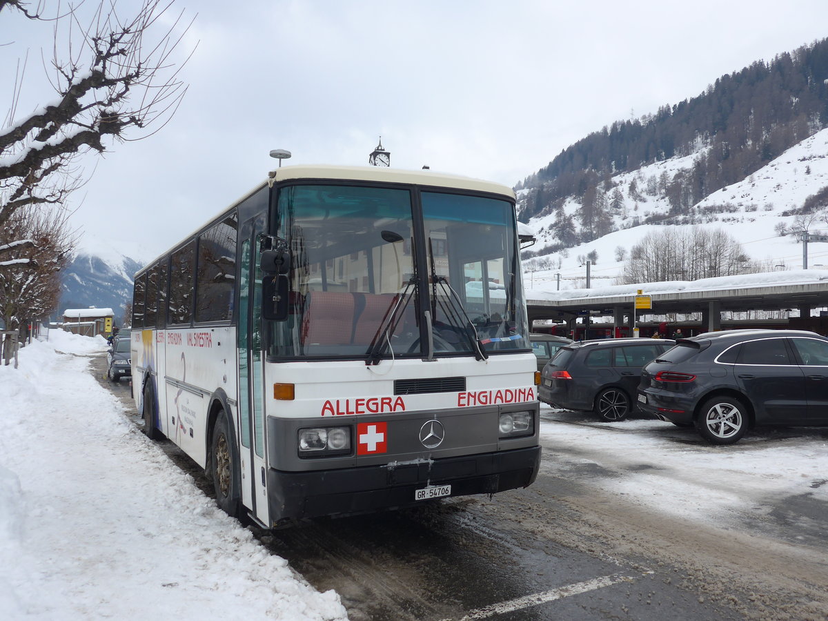 (188'747) - Kurhaus Val Sinestra, Sent - GR 54'706 - Mercedes/Lauber (ex Balzarolo, Poschiavo; ex Semadeni, Poschiavo; ex Kasper, Poschiavo) am 16. Februar 2018 beim Bahnhof Scuol-Tarasp