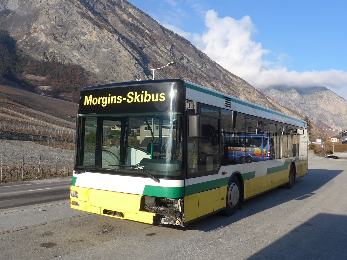 (188'916) - Tlmorgins, Morgins - VS 301'708 - MAN (ex TN Neuchtel Nr. 223) am 18. Februar 2018 in Leytron, Garage Buchard (Unfall)