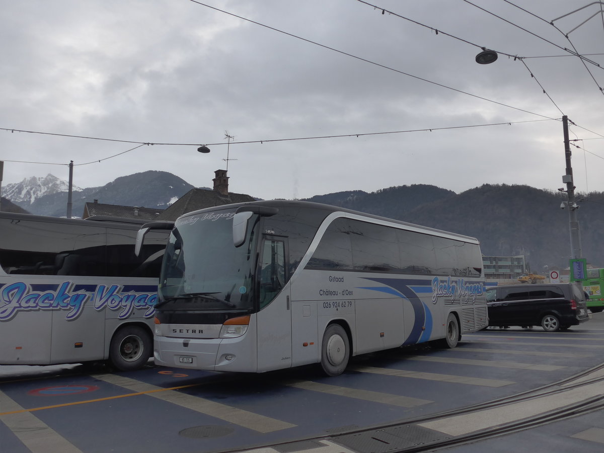 (188'974) - Jacky Voyages, Chteau-d'Oex - VD 735 - Setra am 3. Mrz 2018 beim Bahnhof Aigle