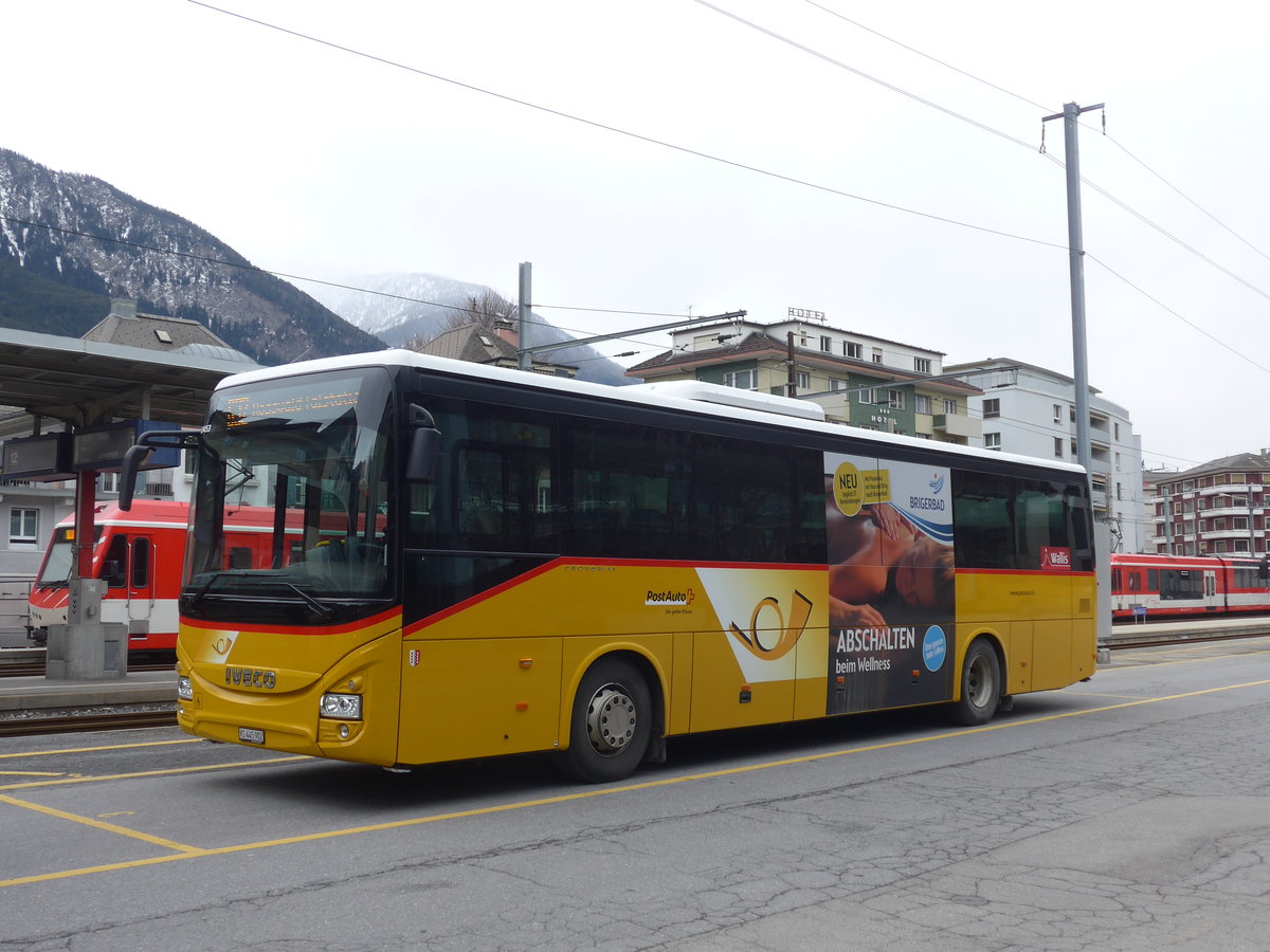 (189'053) - PostAuto Wallis - VS 445'902 - Iveco am 3. Mrz 2018 beim Bahnhof Brig