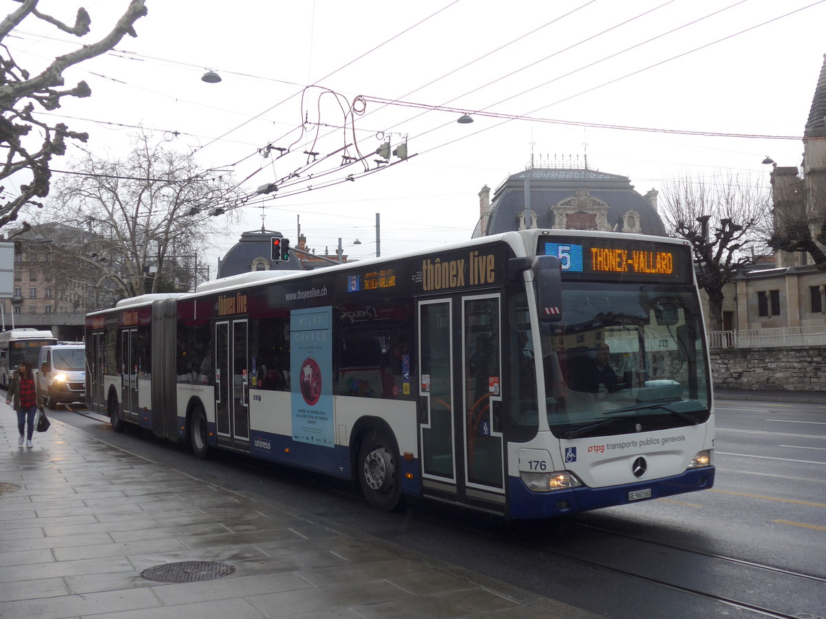 (189'179) - TPG Genve - Nr. 176/GE 960'560 - Mercedes am 12. Mrz 2018 in Genve, Place des Vingt-Deux-Cantons