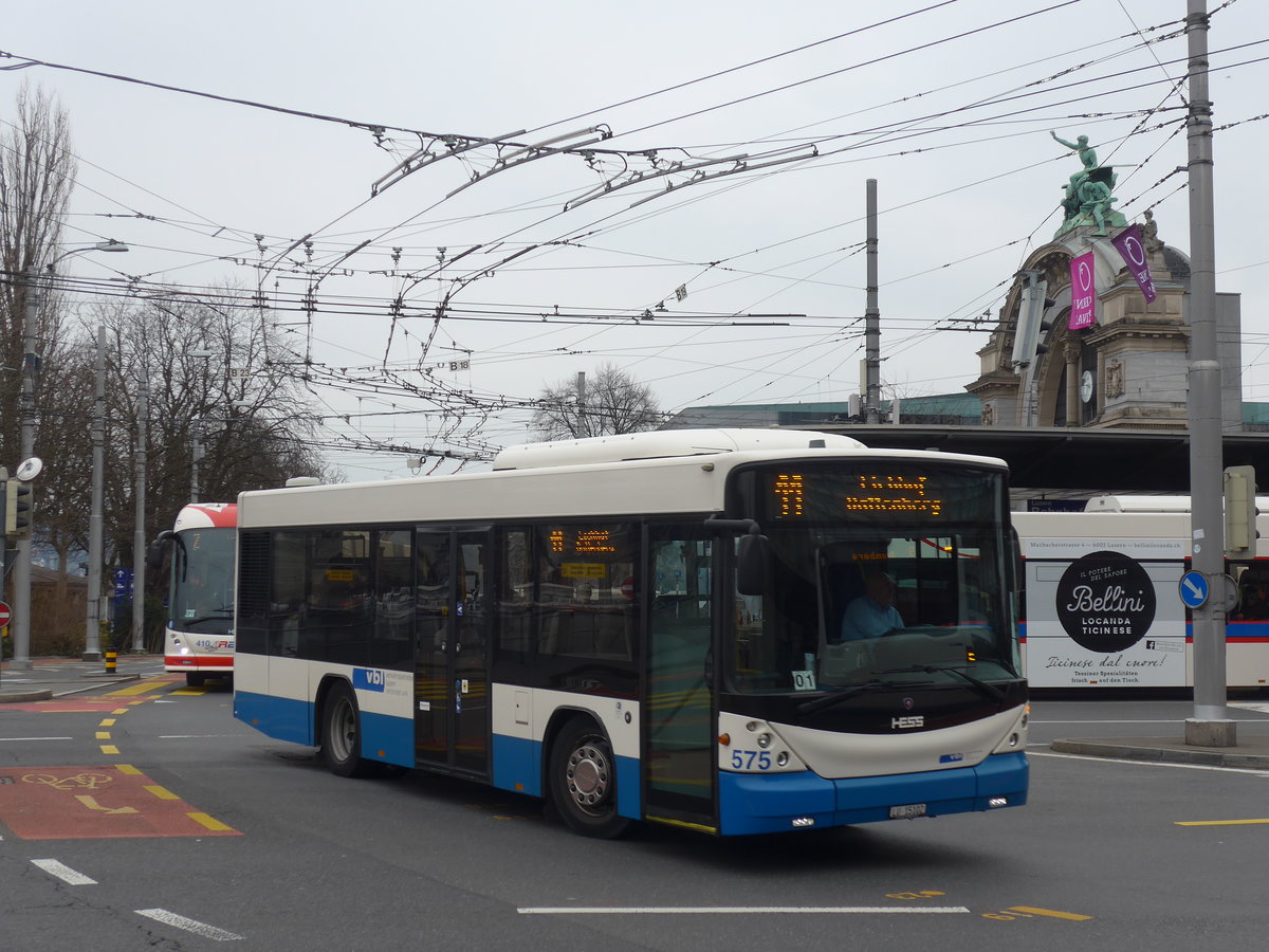 (189'339) - VBL Luzern - Nr. 575/LU 15'102 - Scania/Hess am 17. Mrz 2018 beim Bahnhof Luzern