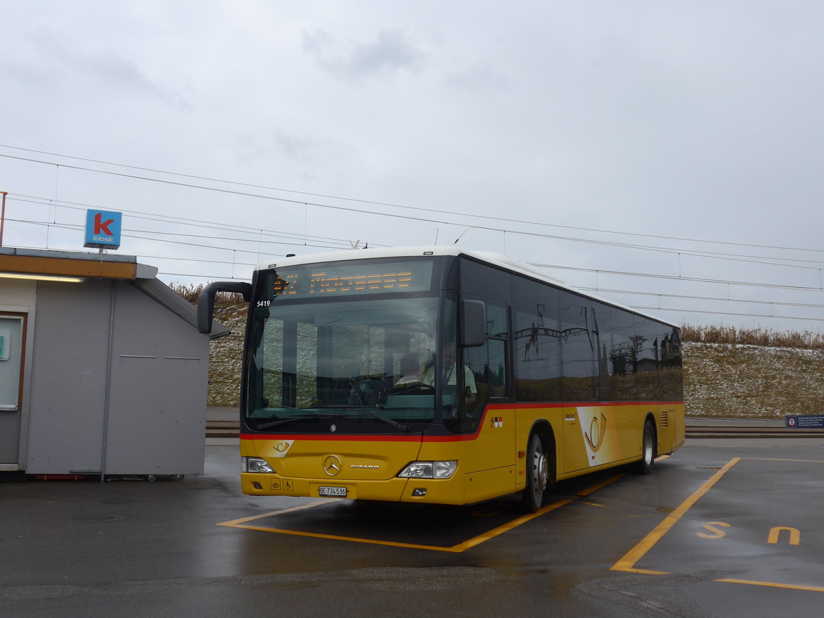 (189'794) - PostAuto Bern - Nr. 536/BE 734'536 - Mercedes am 1. April 2018 beim Bahnhof Biglen