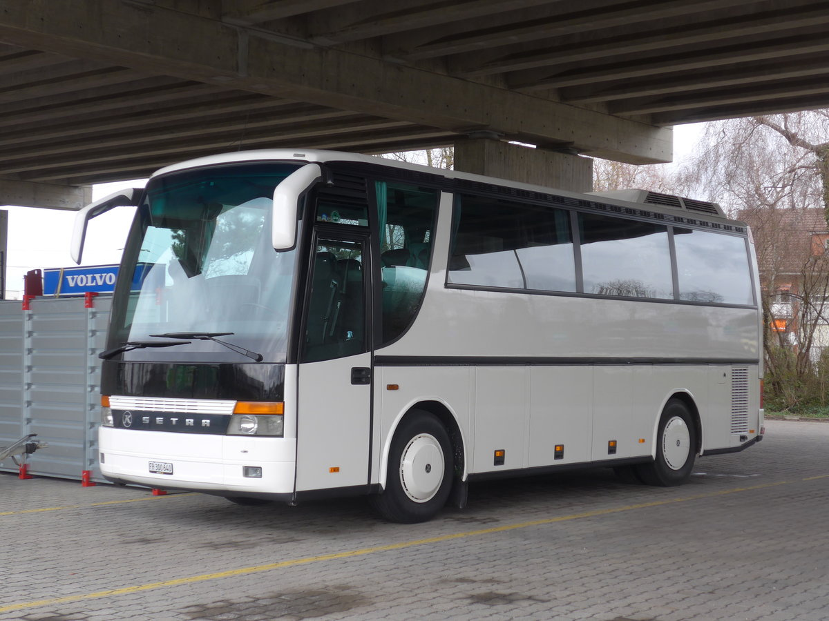 (189'828) - Edelline, Murten - FR 300'630 - Setra am 1. April 2018 in Kerzers, Murtenstrasse