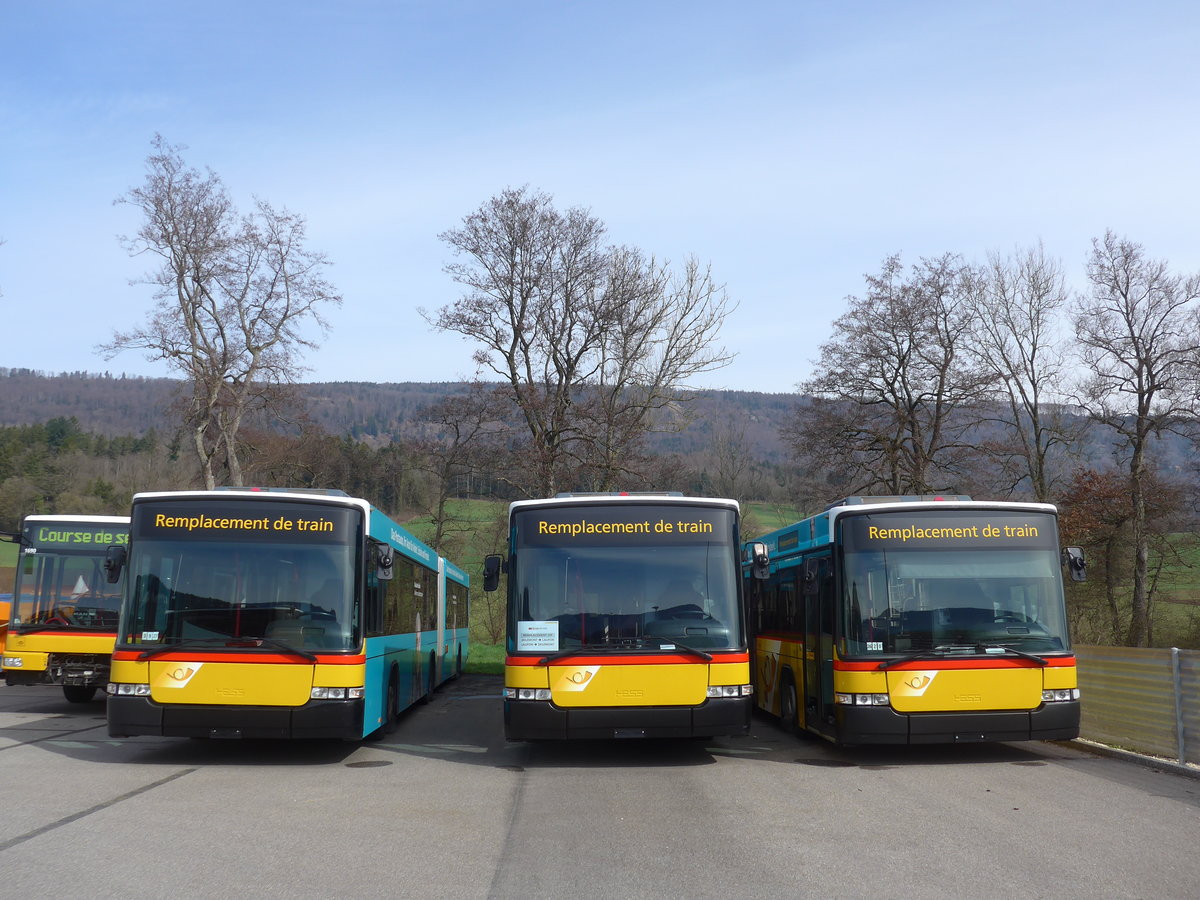 (189'905) - PostAuto Bern - Nr. 797 - Volvo/Hess (ex Bernmobil, Bern Nr. 258) + Nr. 799 - Volvo/Hess (ex Bernmobil, Bern Nr. 272) + Nr. 798 - Volvo/Hess (ex Bernmobil, Bern Nr. 262) am 2. April 2018 in Develier, Parkplatz