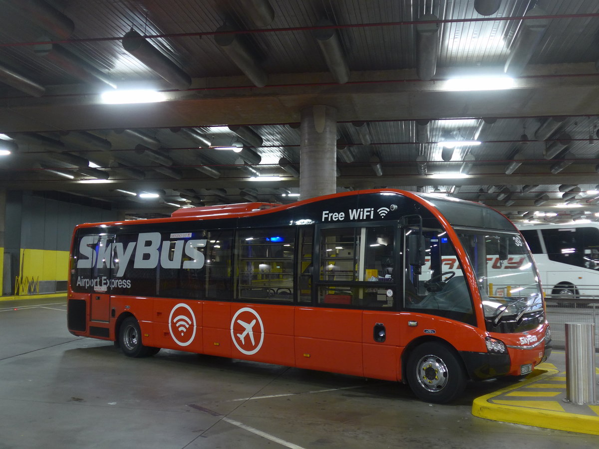 (190'194) - SkiyBus, Melbourne - Nr. 39/BS01 DF - Optare (ex Nr. 14; ex Nr. 39) am 17. April 2018 in Melbourne, Coach Station