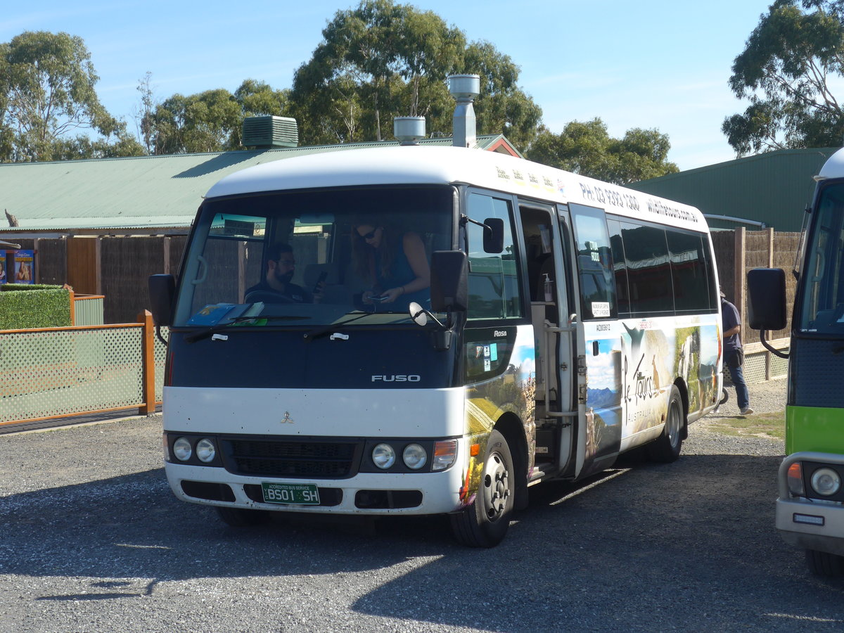 (190'215) - Wildlife Tours, Williamstowm - BS01 SH - Mitsubishi am 18. April 2018 in Grantville, Animal Park