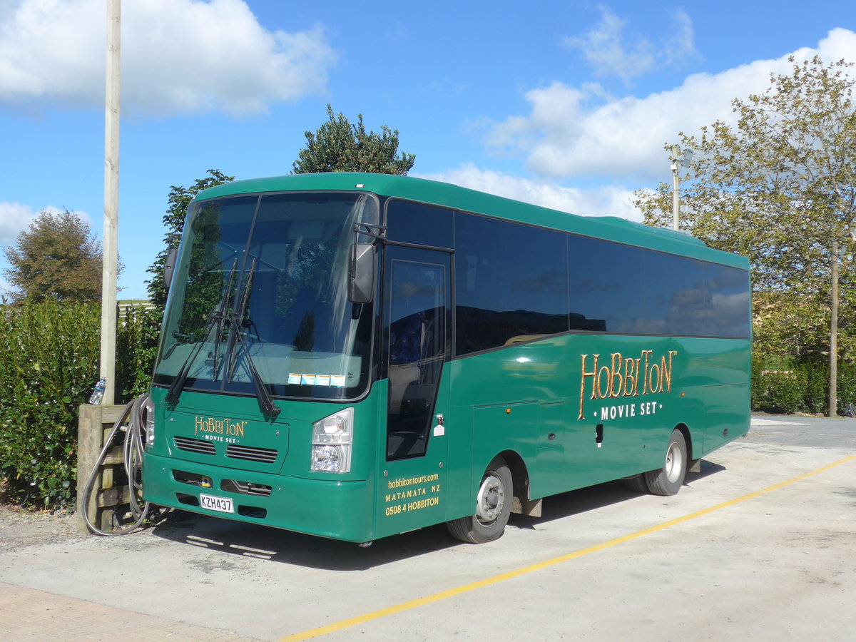 (190'851) - Hibbiton, Matamata - KZH437 - Isuzu/KiwiBus am 22. April 2018 in Hinuera, Hobbiton