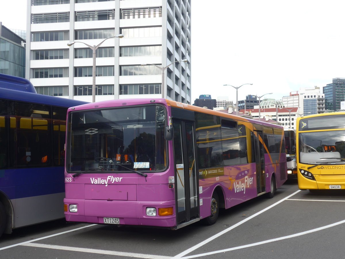 (191'597) - GO Wellington - Nr. 623/XT1245 - MAN/Designline am 27. April 2018 beim Bahnhof Wellington