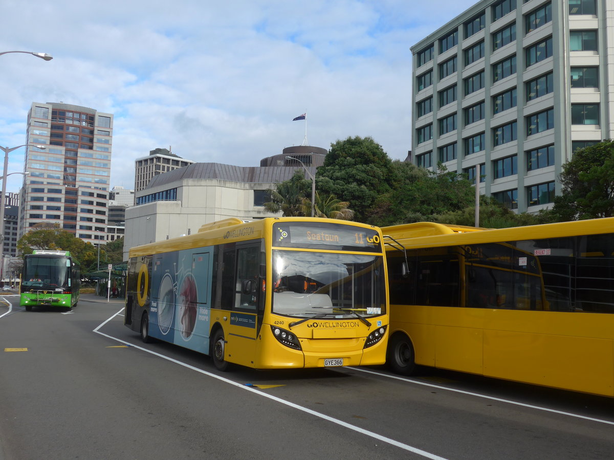 (191'603) - GO Wellington - Nr. 4240/GYE366 - Alexander Dennis/KiwiBus am 27. April 2018 beim Bahnhof Wellington