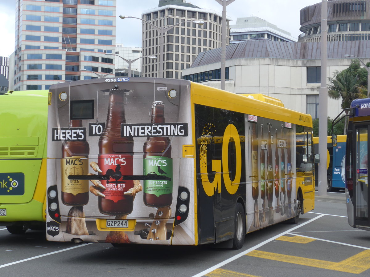 (191'616) - GO Wellington - Nr. 4256/GZP244 - Alexander Dennis/KiwiBus am 27. April 2018 beim Bahnhof Wellington