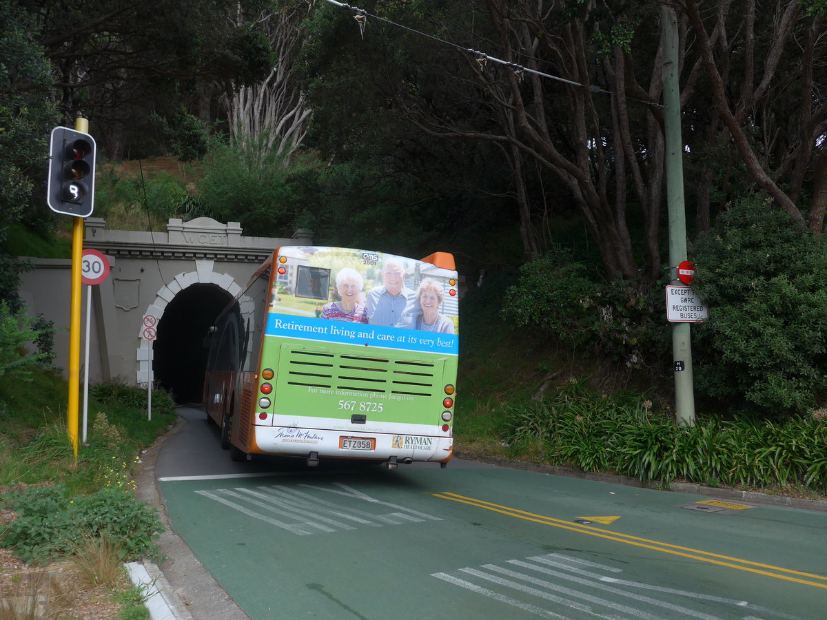 (191'781) - Airport Flyer, Wellington - Nr. 2501/ETZ858 - Scania/KiwiBus am 27. April 2018 in Wellington, Hataitai Bus Tunnel