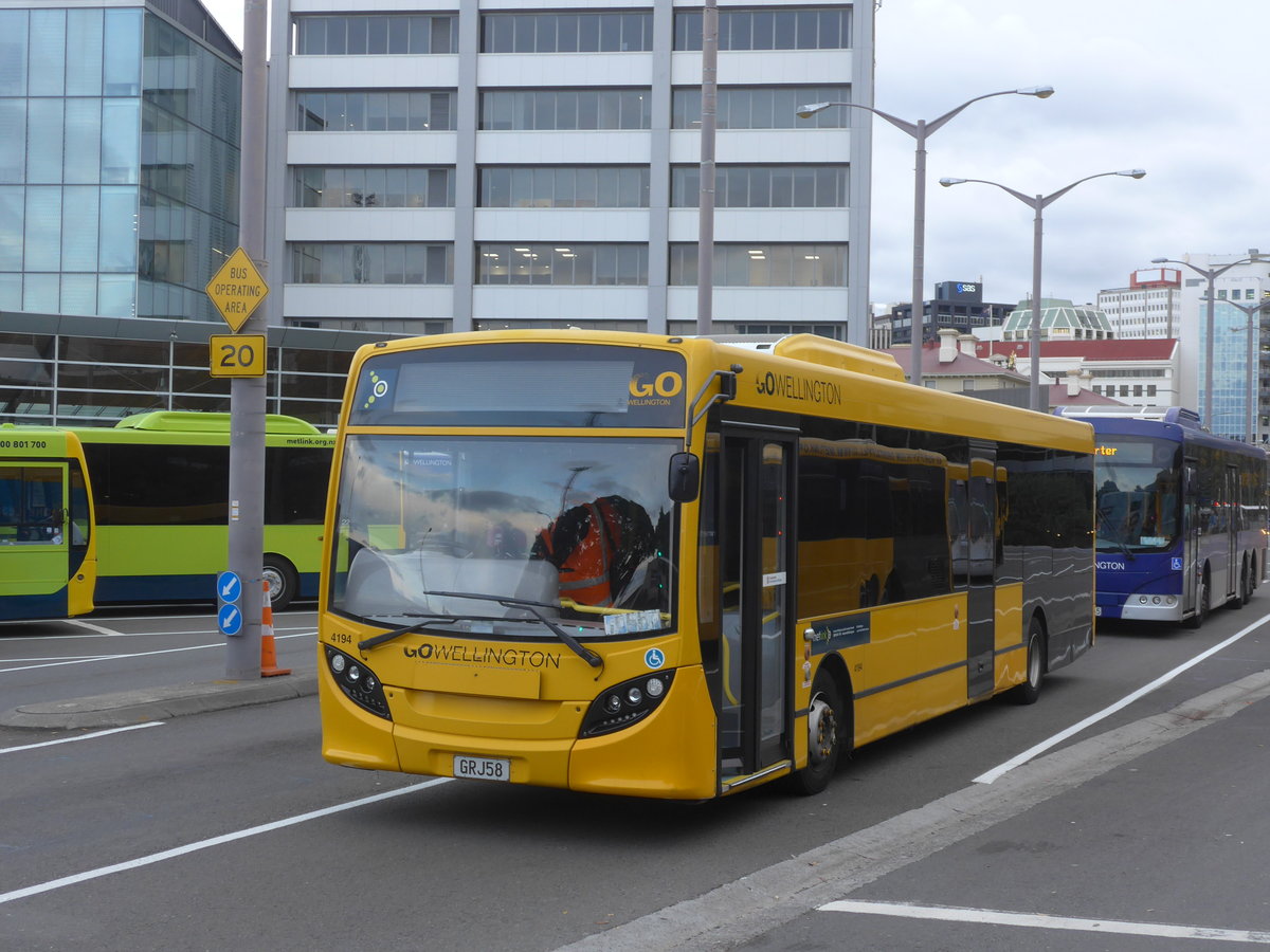 (191'810) - GO Wellington - Nr. 4194/GRJ58 - Alexander Dennis/KiwiBus am 27. April 2018 beim Bahnhof Wellington