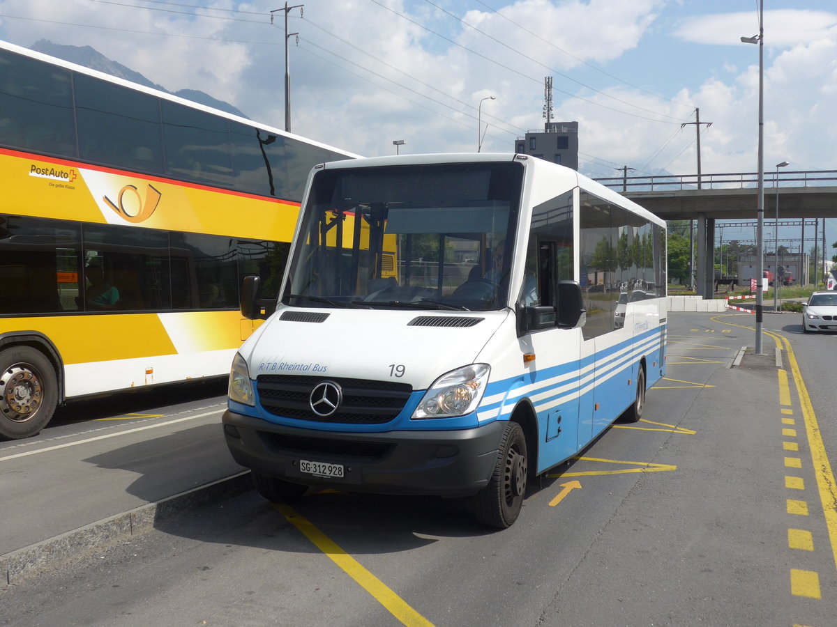 (192'752) - RTB Altsttten - Nr. 19/SG 312'928 - Mercedes/Kutsenits am 5. Mai 2018 beim Bahnhof Buchs