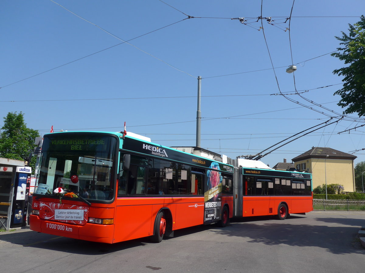 (192'884) - VB Biel - Nr. 84 - NAW/Hess Gelenktrolleybus am 6. Mai 2018 beim Bahnhof Nidau