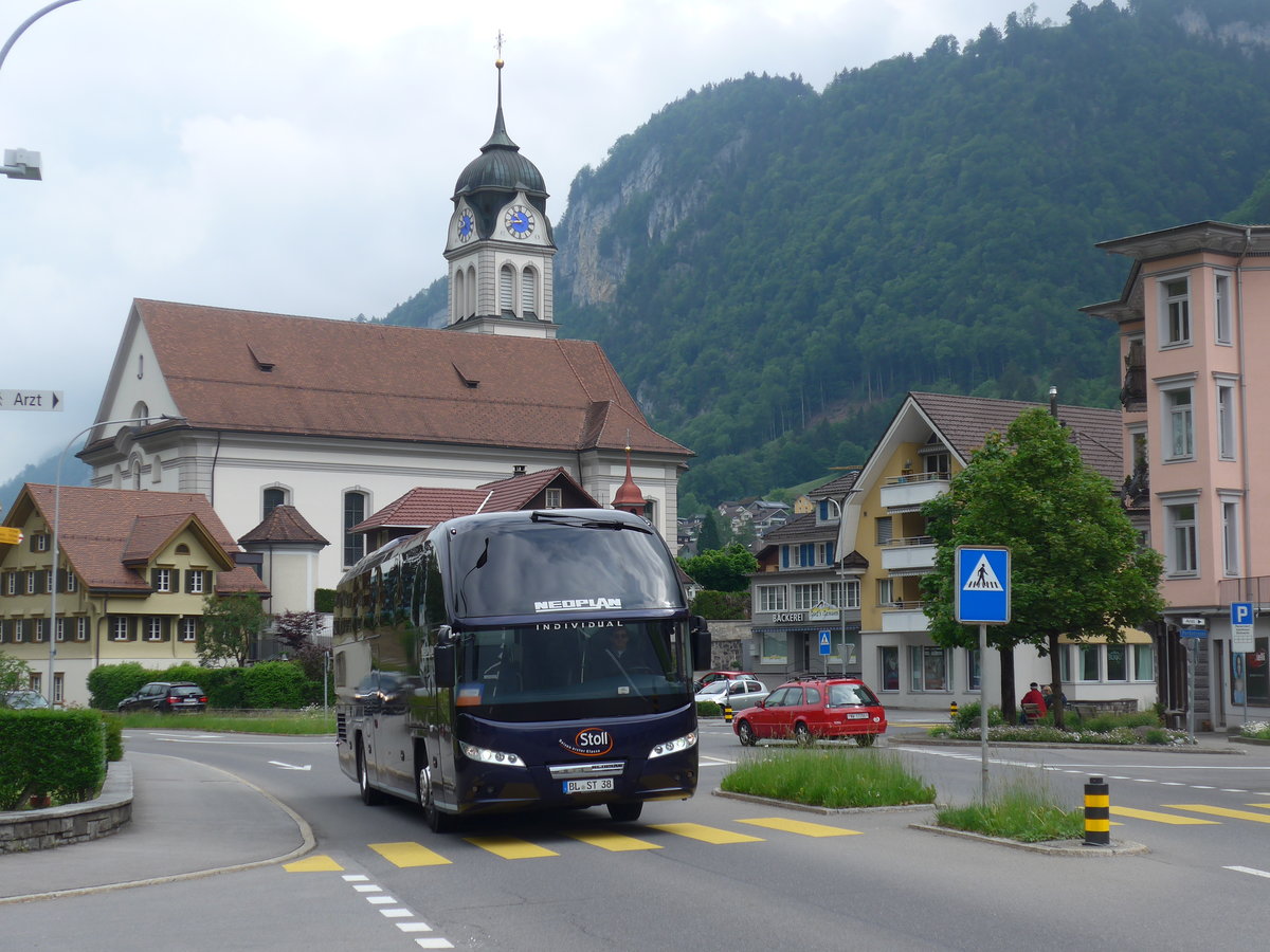 (193'045) - Aus Deutschland: Stoll, Balingen - BL-ST 38 - Neoplan am 20. Mai 2018 in Wolfenschiessen, Hauptstrasse