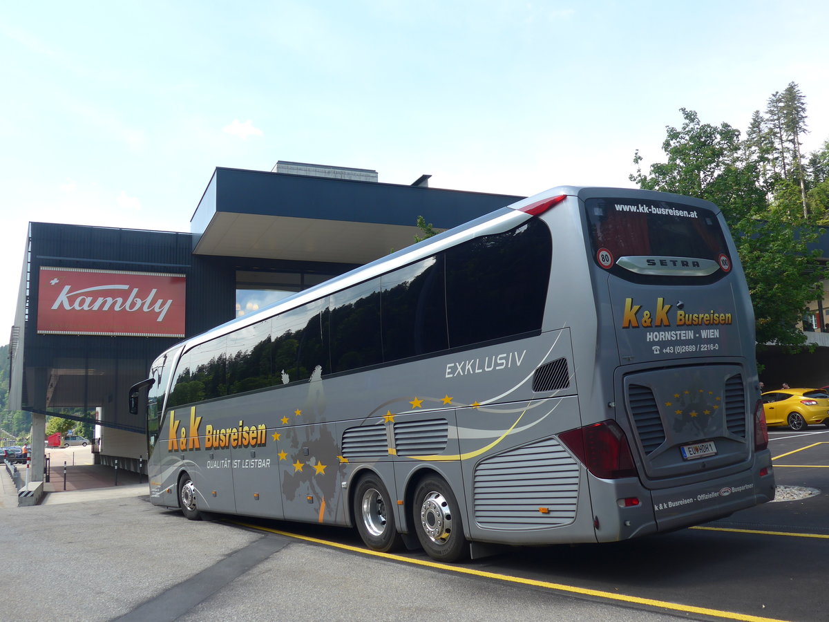 (193'746) - Aus Oesterreich: k&k Busreisen, Hornstein - EU HDH 1 - Setra am 3. Juni 2018 in Trubschachen, Kambly