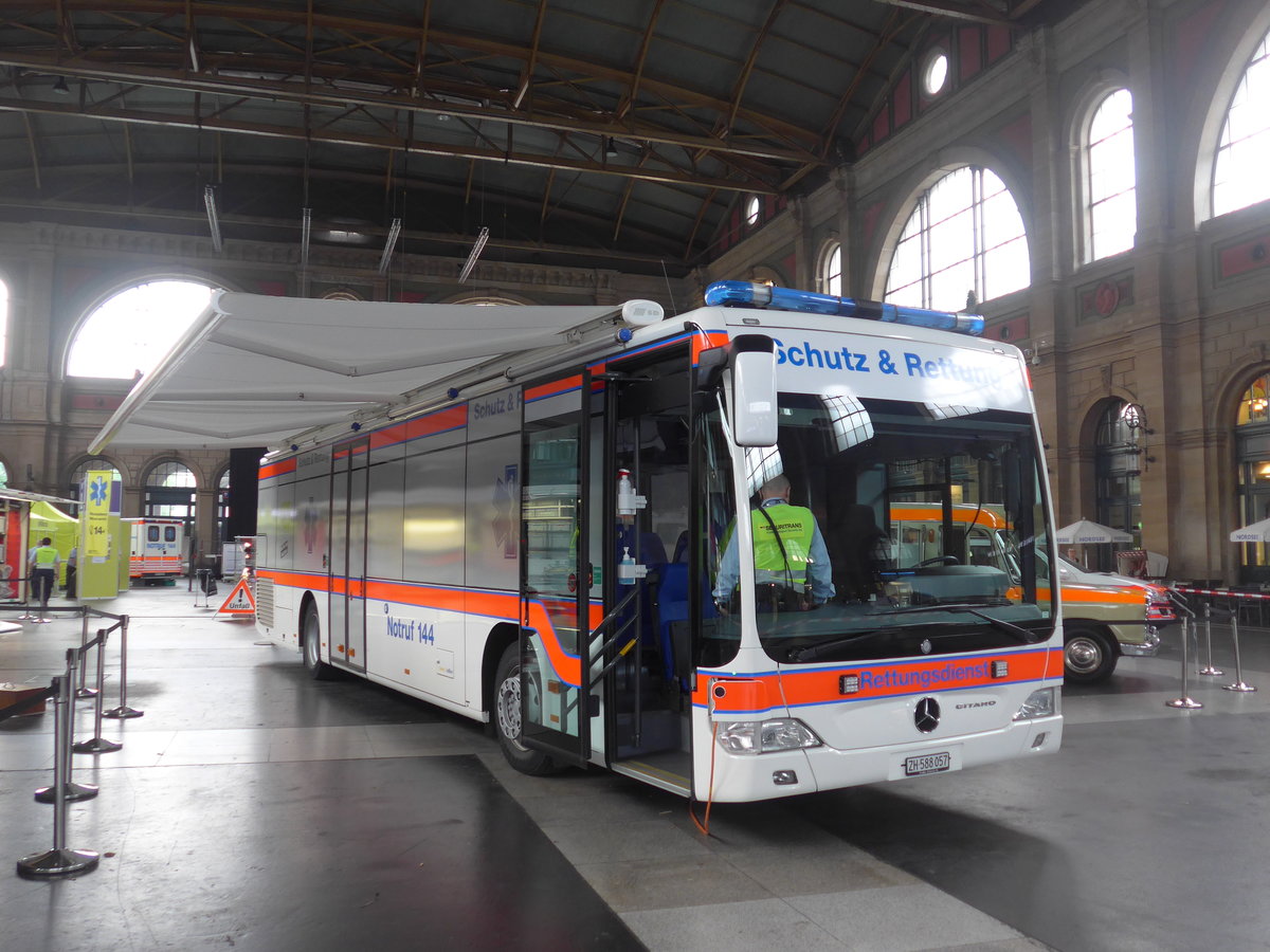 (193'770) - Stadt Zrich, Zrich - Nr. 123/ZH 588'057 - Mercedes am 9. Juni 2018 im Bahnhof Zrich